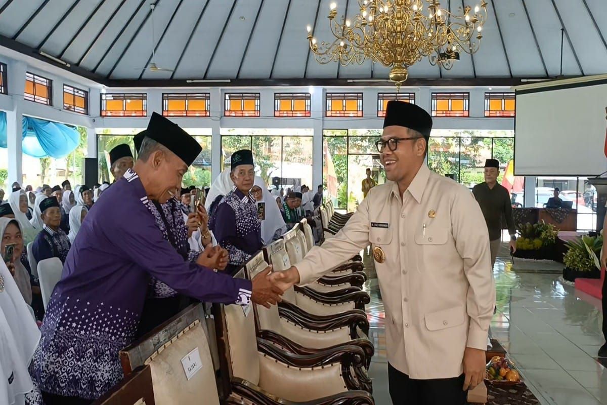 Bupati Batang  ingatkan calon haji jaga nama baik Indonesia