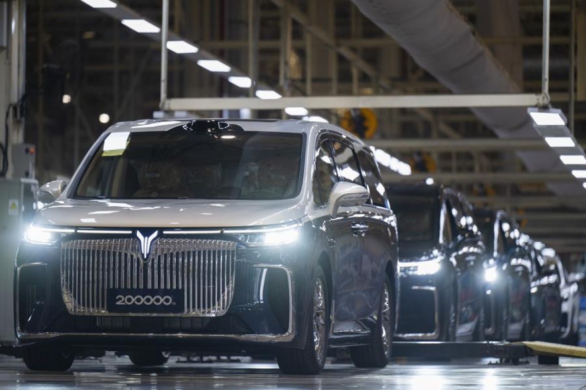 China targetkan EV dominasi penjualan kendaraan baru pada 2035