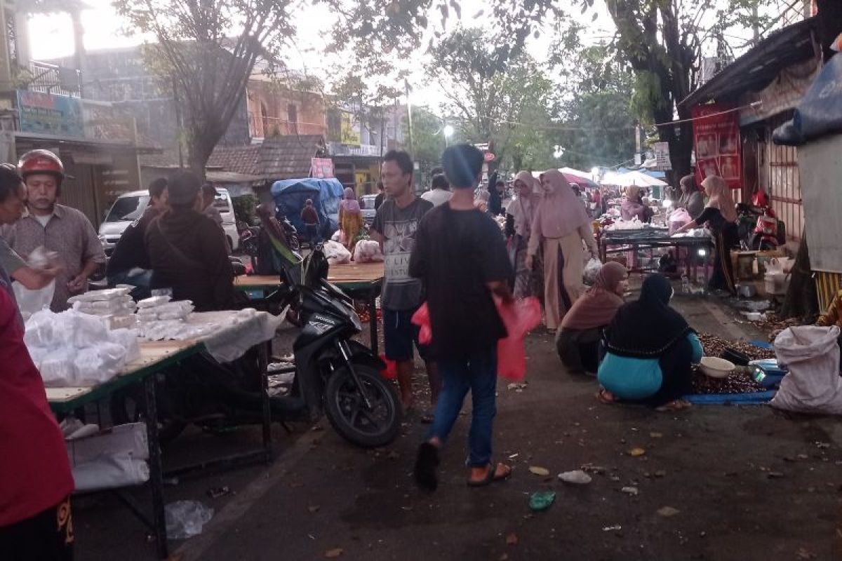 Disperindag Lebak targetkan relokasi PKL Rangkasbitung pada Mei