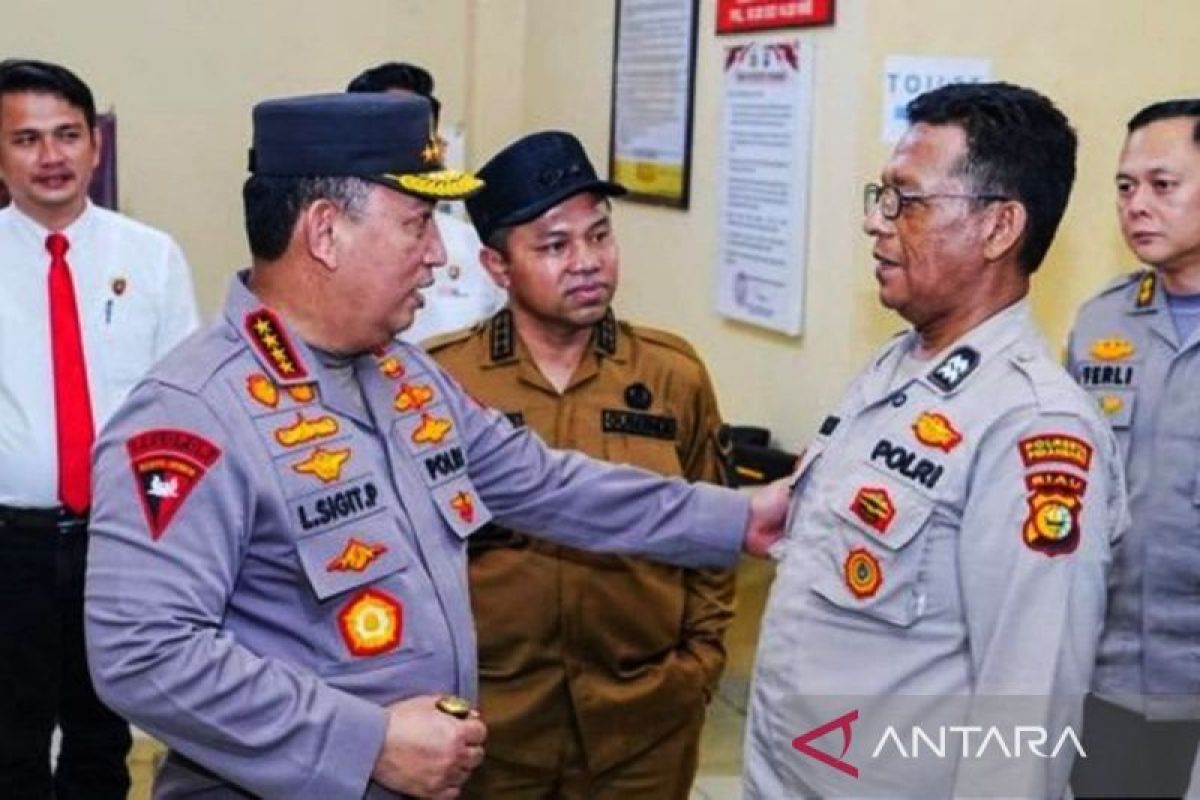 Bintara pendiri pesantren gratis di Riau dihadiahi sekolah perwira oleh Kapolri