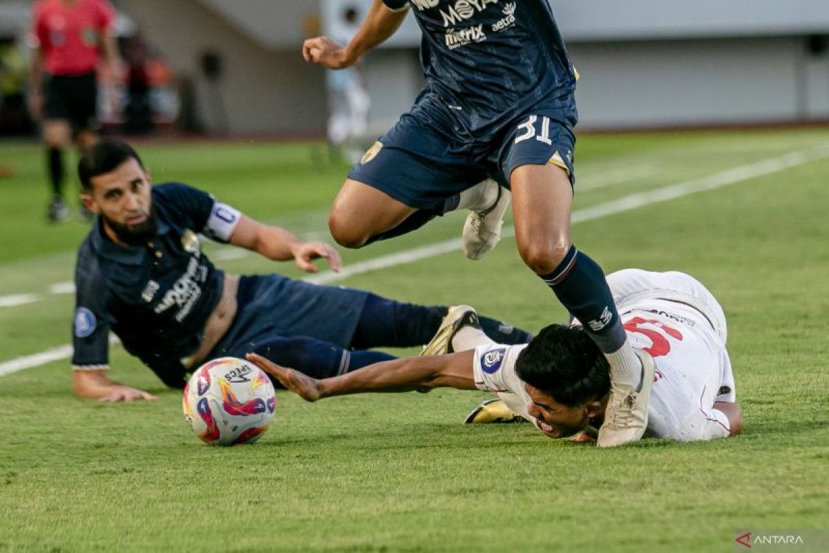 Pelatih Persita Tangerang bicara soal kekalahan dari Persis dan VAR