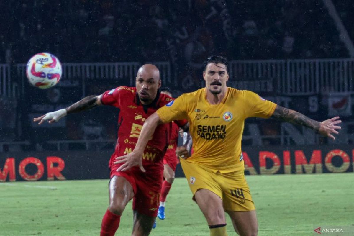 Liga 1 Indonesia : Semen Padang taklukan Persija Jakarta 0-2