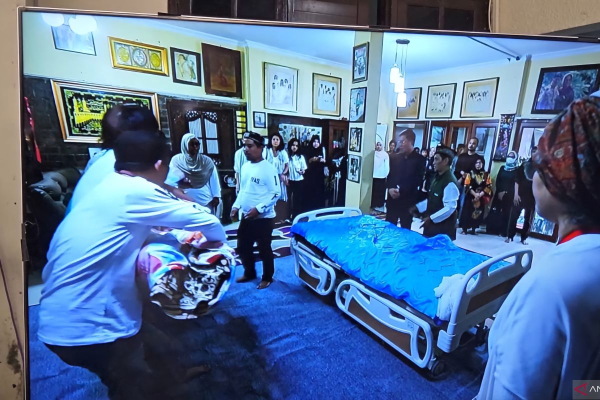 Ini rangkaian prosesi jenazah Bunda Iffet di markas Slank