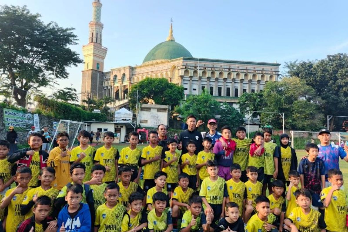 Aldyansyah Taher pemain Timnas U17 beri semangat siswa SSB Timah United Depok