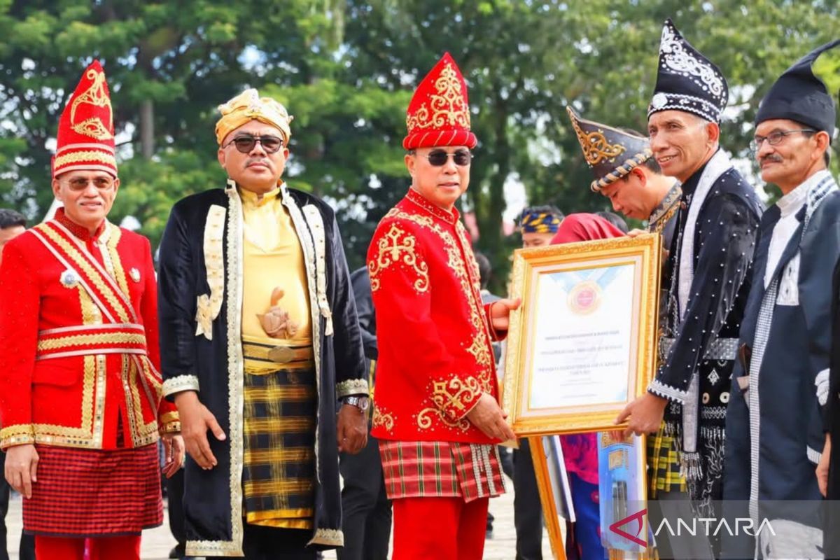 Gubernur ajak masyarakat bangun semangat gotong-royong di Hut ke-61 Sultra