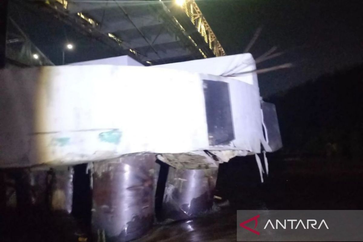 Jembatan Mahakam kembali ditabrak tongkang ke-23 kalinya