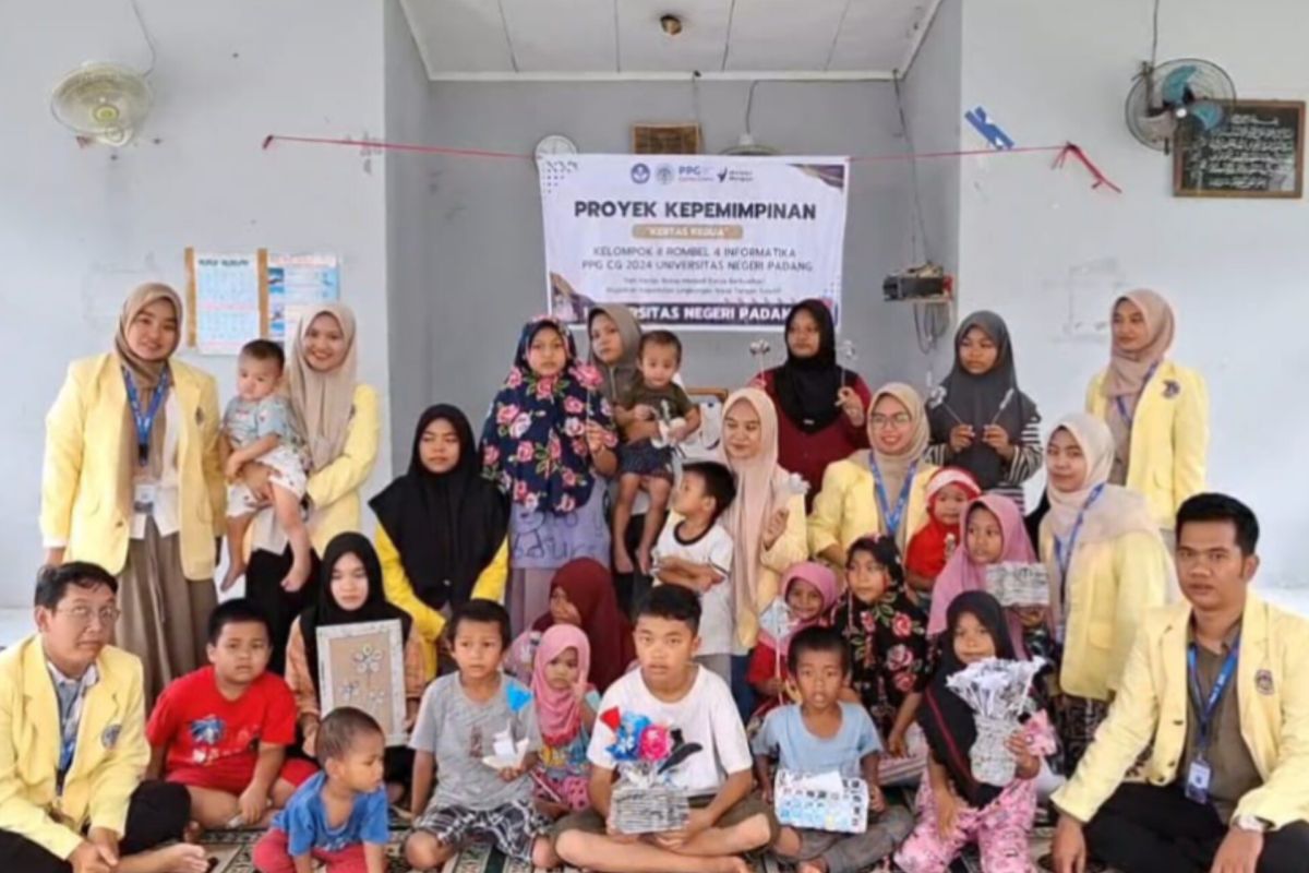 Mahasiswa PPG UNP Latih Anak Panti Ulu Gadut Kreasikan Kertas Bekas Jadi Karya Bernilai