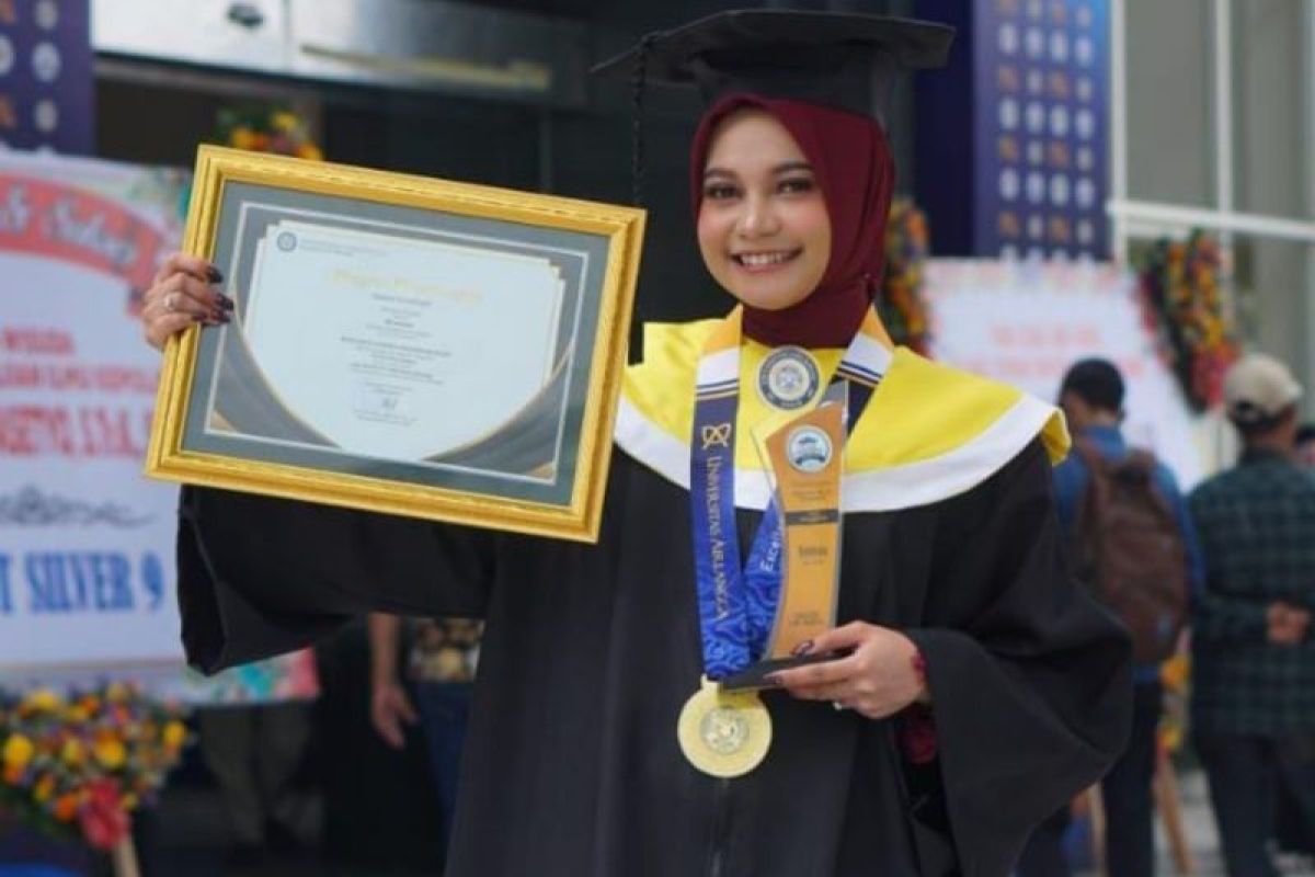 Mahasiswi Magister FIB Unair lulus 1,5 tahun dengan IPK 4,00