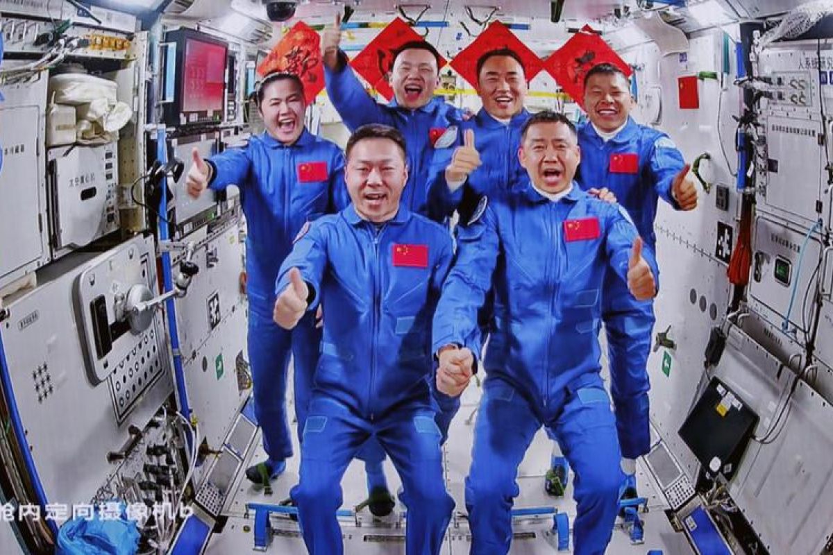 Astronot Shenzhou-19 rampungkan serah terima, pulang ke bumi Selasa