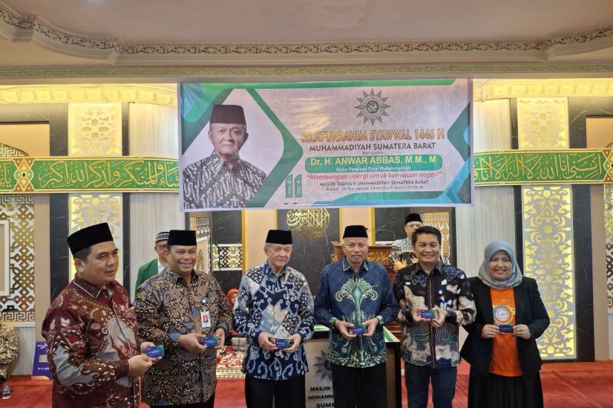 Silaturahmi Syawal Muhammadiyah, Bank Nagari Simbolis Serahkan Nagari Card