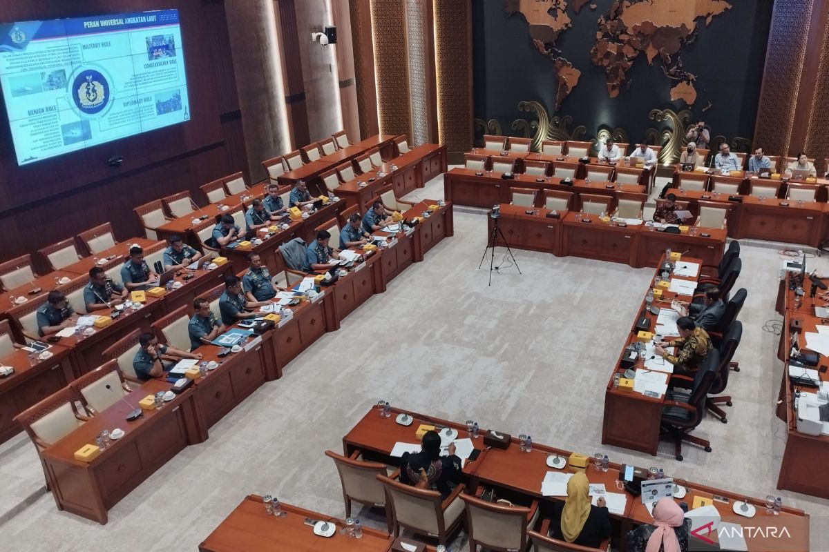 Komisi I DPR sebut coast guard urgen dibentuk saat rapat dengan TNI AL