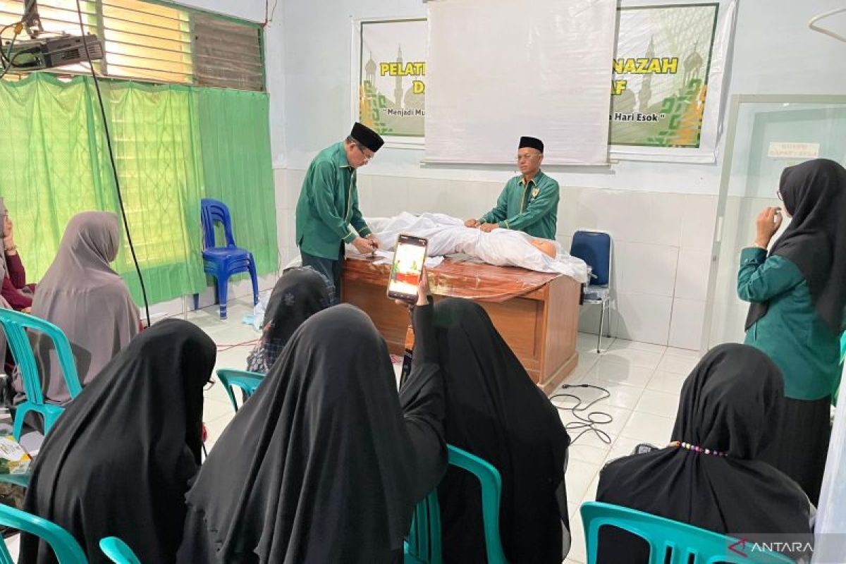 Baznas beri pelatihan pengurusan jenazah perempuan di Kendari