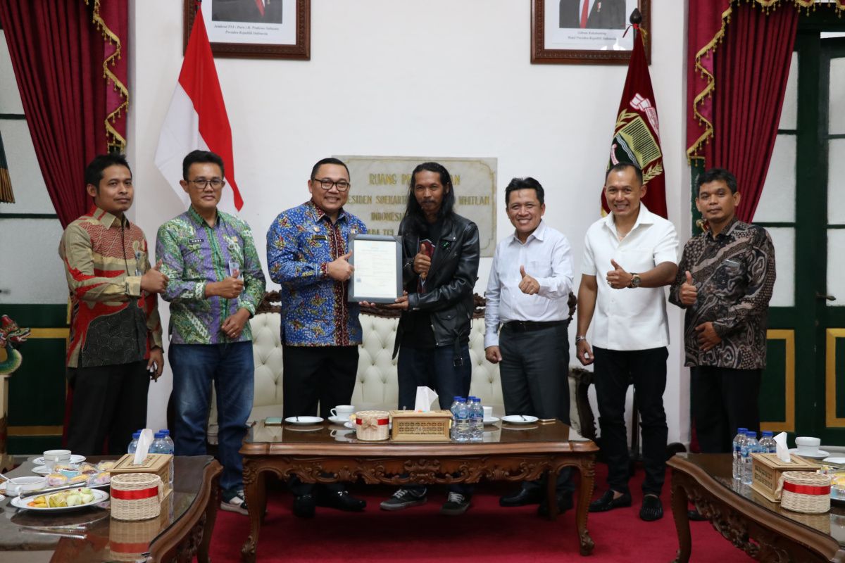 Kanwil Hukum  Jateng serahkan perlindungan KI Tugu Biawak Wonosobo