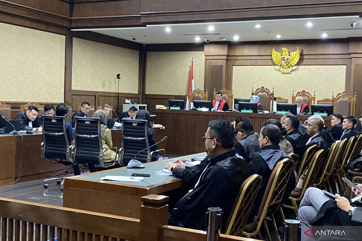 Istri dan anak Zarof Ricar mengaku tak tahu asal uang Rp1 triliun dan emas