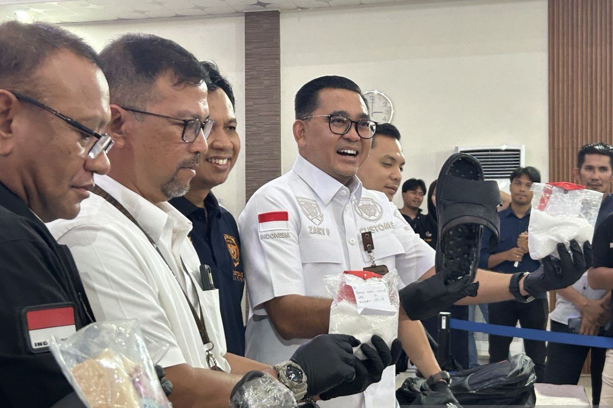 Bea Cukai Batam gagalkan penyeludupan sabu dari malaysia yang disembunyikan di sandal