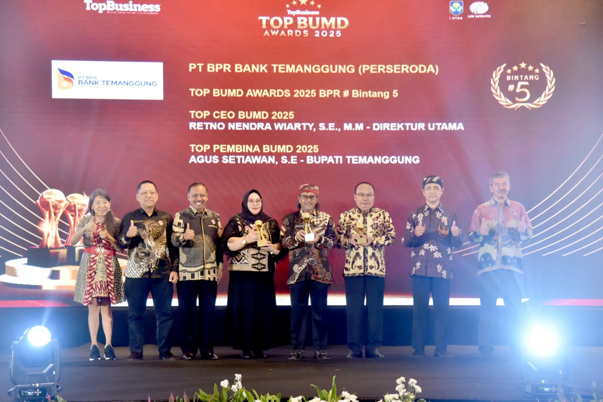 Bupati Temanggung raih pembina BUMD terbaik 2025