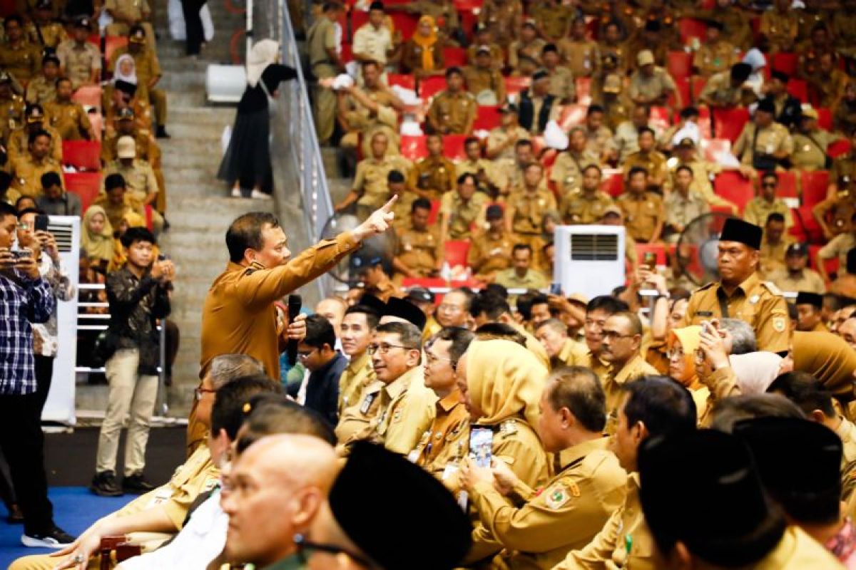 Gubernur Jateng  komitmen lindungi kades saat jalankan pembangunan desa