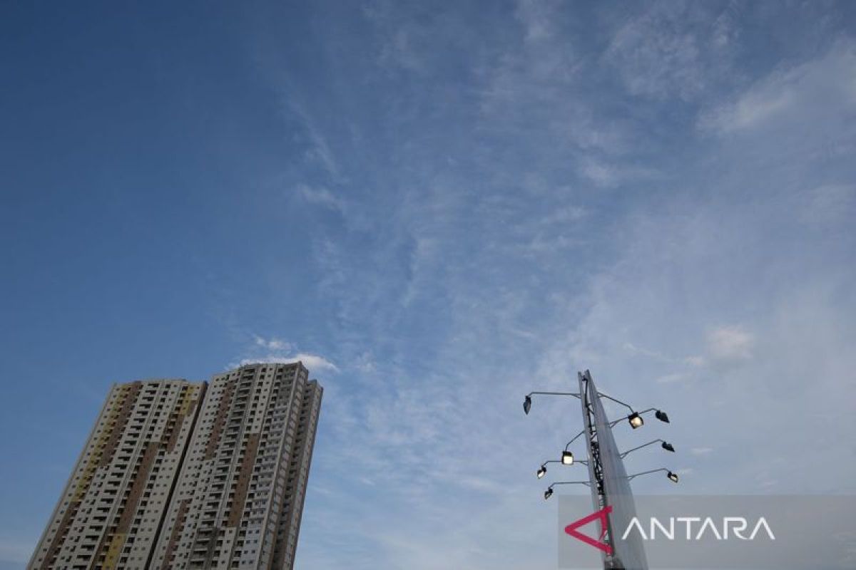 Sebagian Jakarta diperkirakan hujan pada Minggu