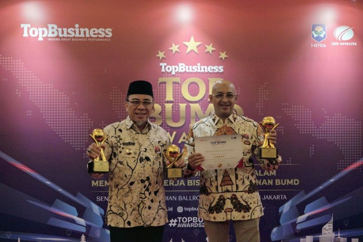 Pemko Padang raih tiga penghargaan sekaligus di ajang Top BUMD Awards 2025