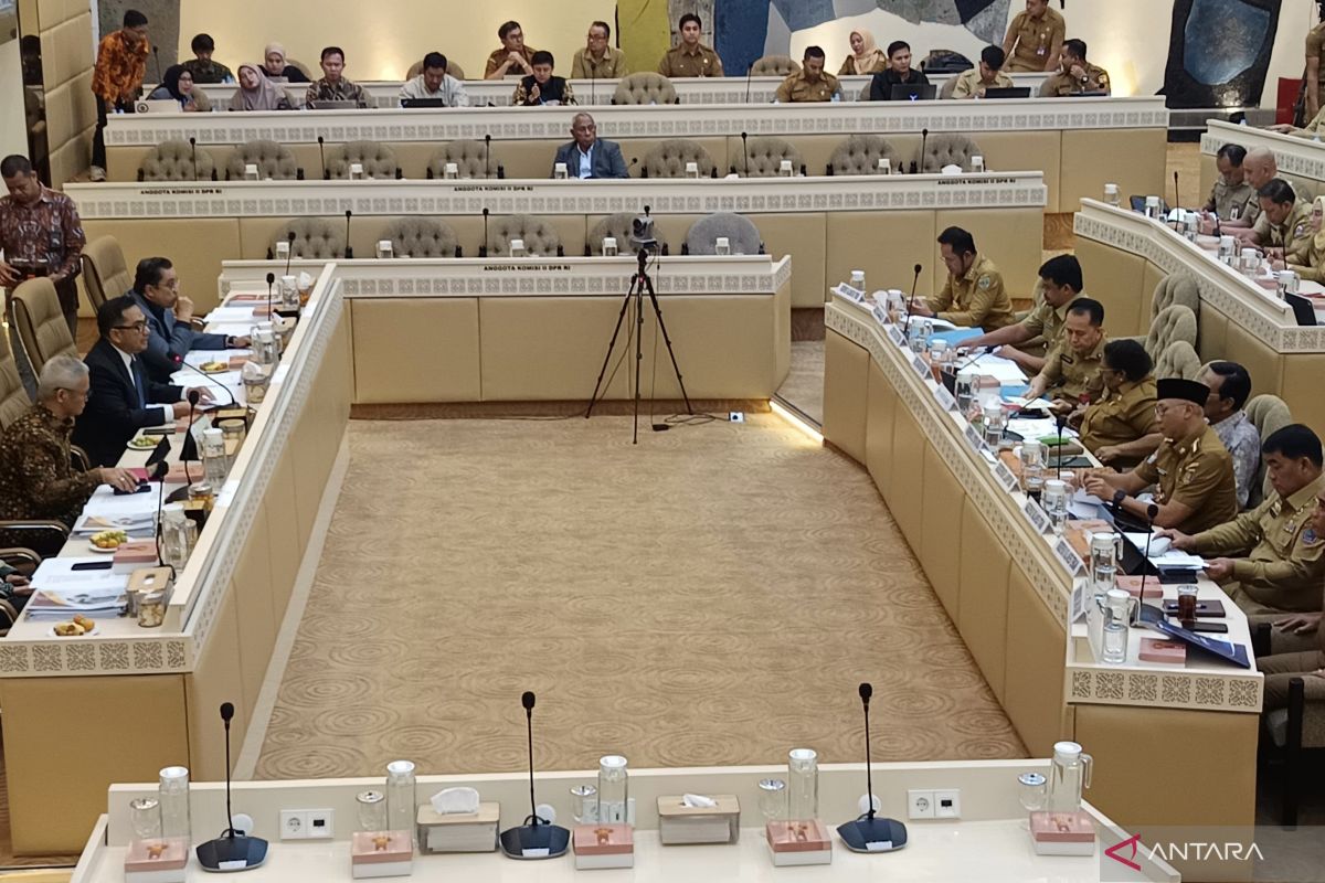 Komisi II DPR rapat dengan sejumlah gubernur bahas fiskal hingga BUMD