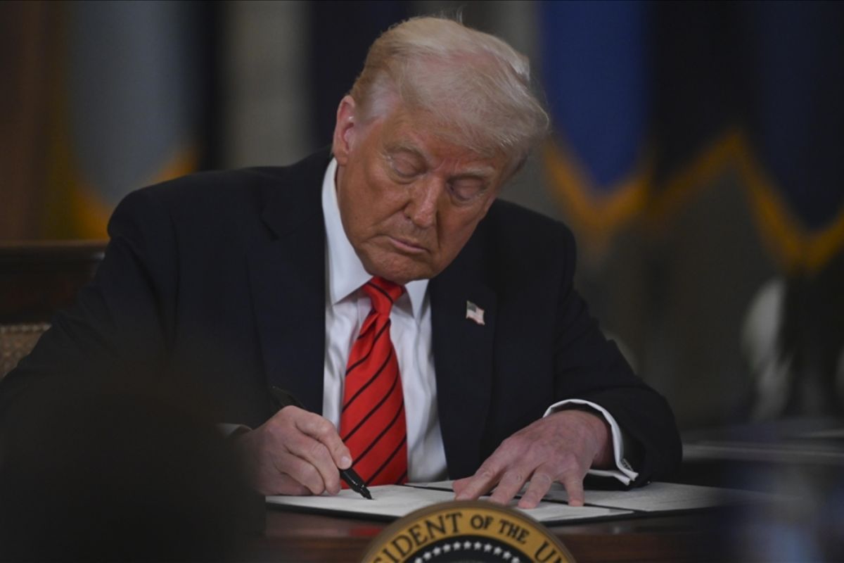Laporan: Trump mungkin akan melonggarkan tarif impor produsen mobil