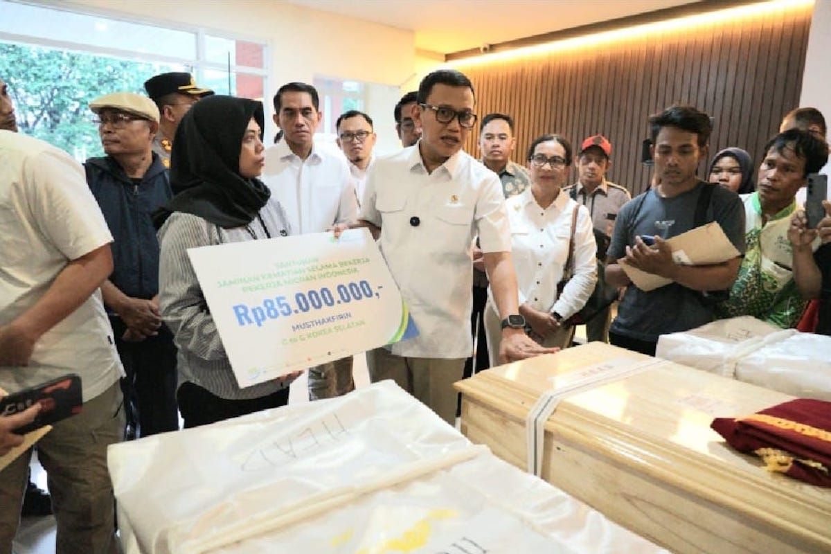 BPJS Ketenagakerjaan Serahkan Santunan Kematian kepada Keluarga PMI