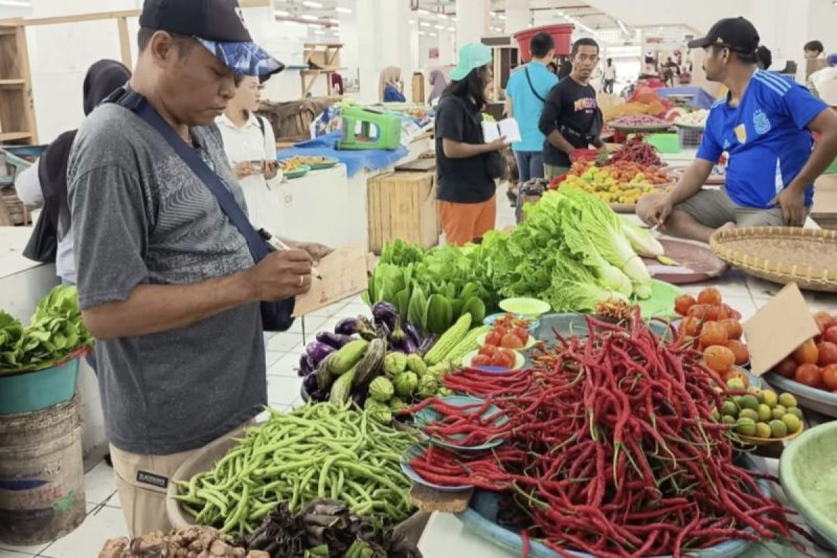 Pemkot Ambon gencarkan operasi pasar intervensi harga pangan