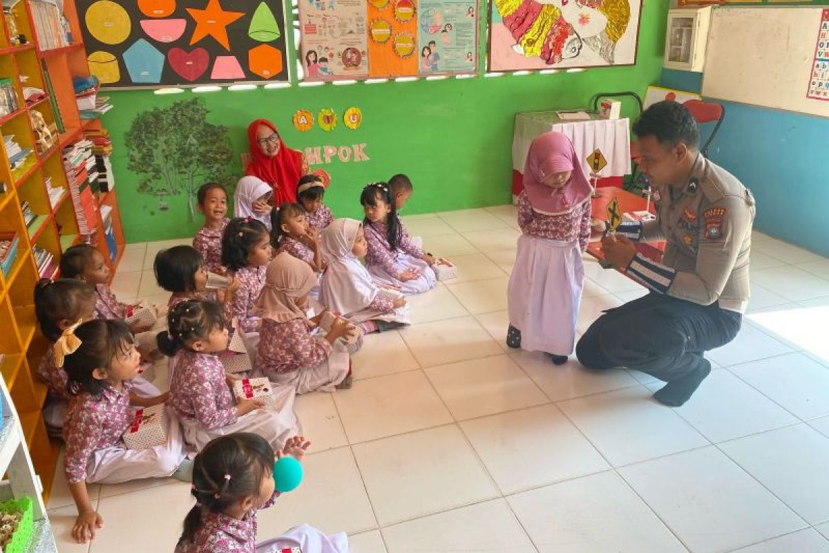 Polres Lingga kenalkan tata tertib lalu lintas kepada anak PAUD