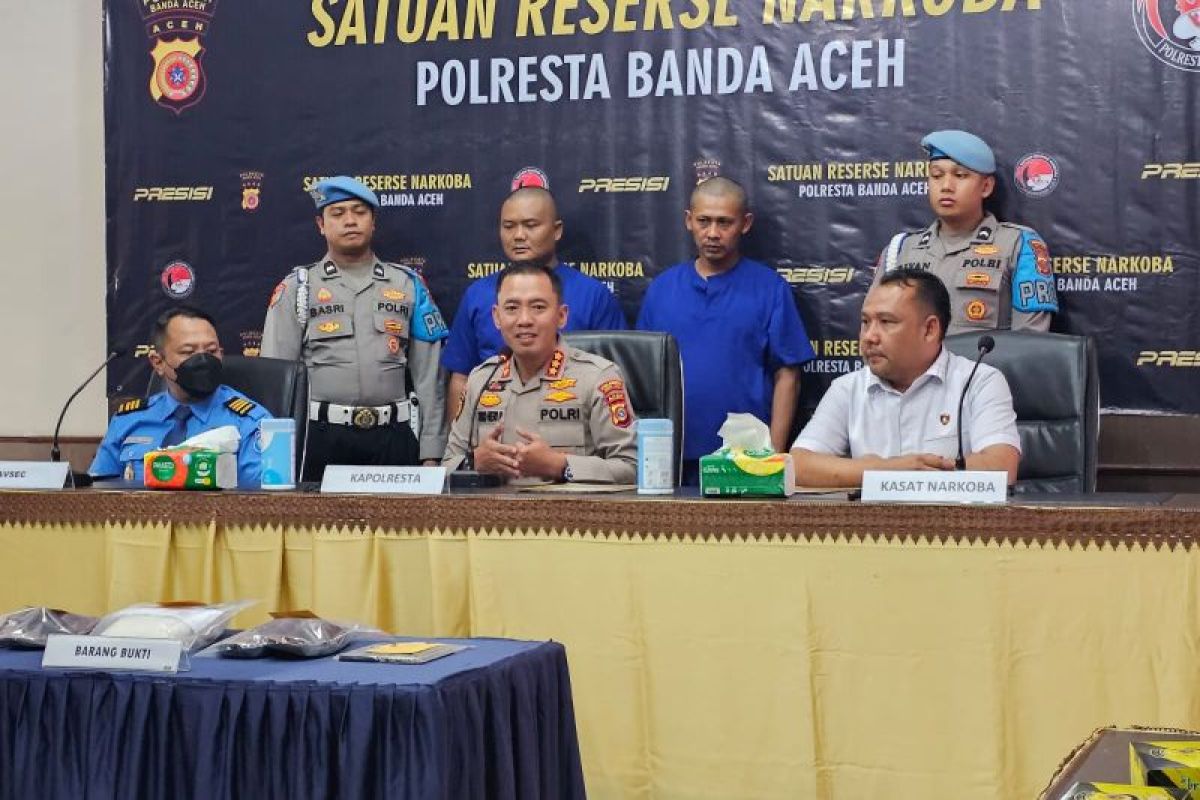 Selundupkan sabu-sabu, dua pria tertangkap di Bandara SIM