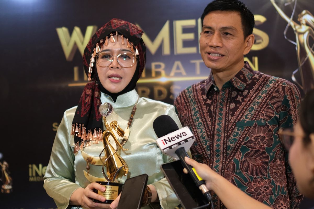 Zulva Fadhil Ketua TP PKK Batanghari terima penghargaan 'Women's Inpiration Awards 2025'