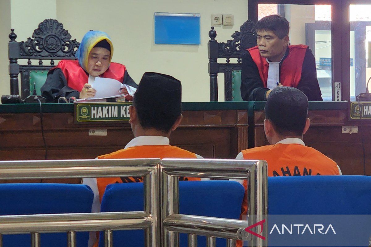 Polisi penyelenggara sabung ayam  di Semarang dihukum 1,5 tahun.penjara