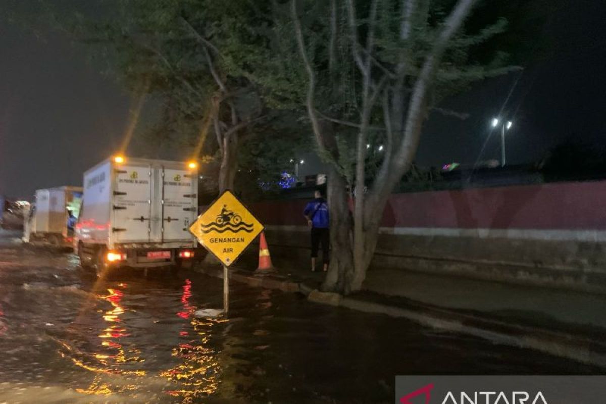 Pemkot: Sejumlah lokasi di Jakut terendam banjir rob pada Selasa malam