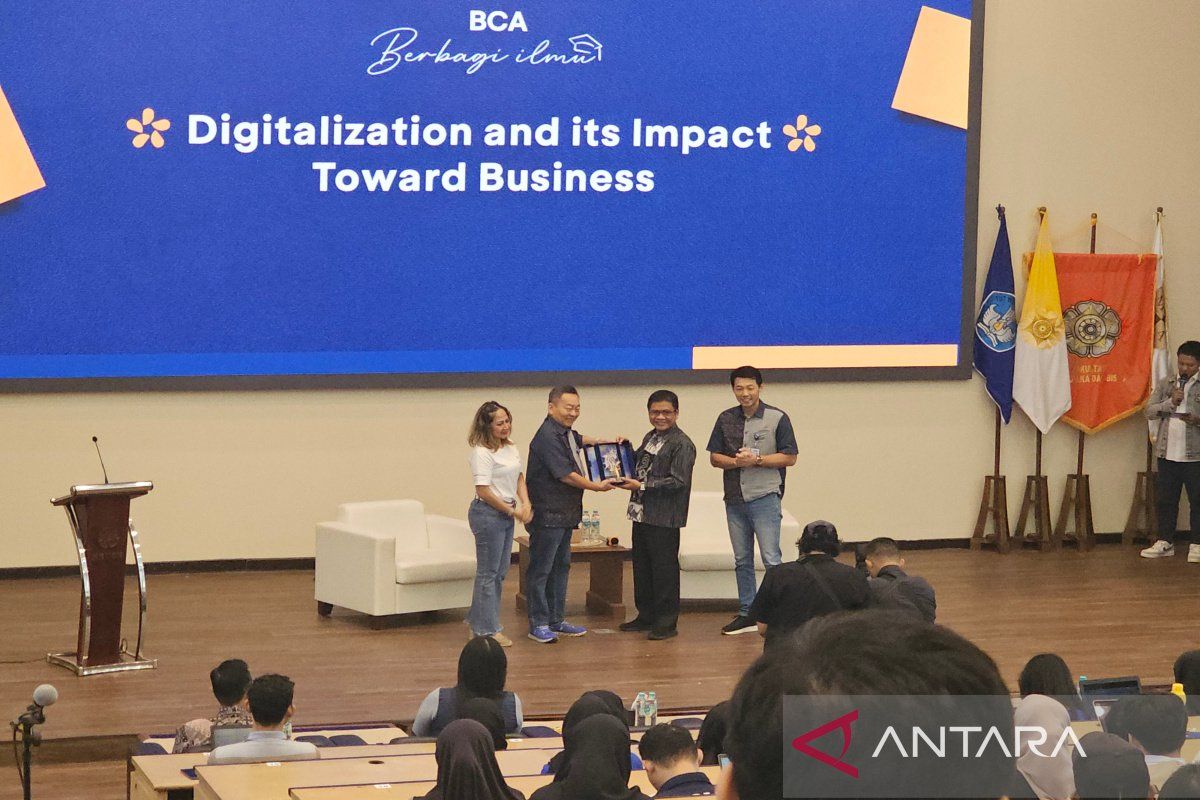 Direktur BCA berbagi ilmu kiat digitalisasi di UGM