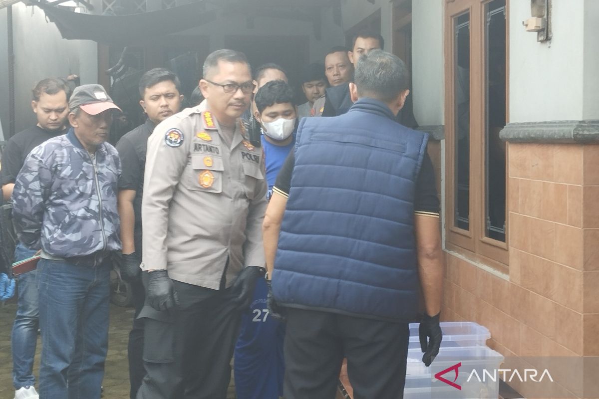 Polda Jateng geledah rumah "predator" seks di Jepara