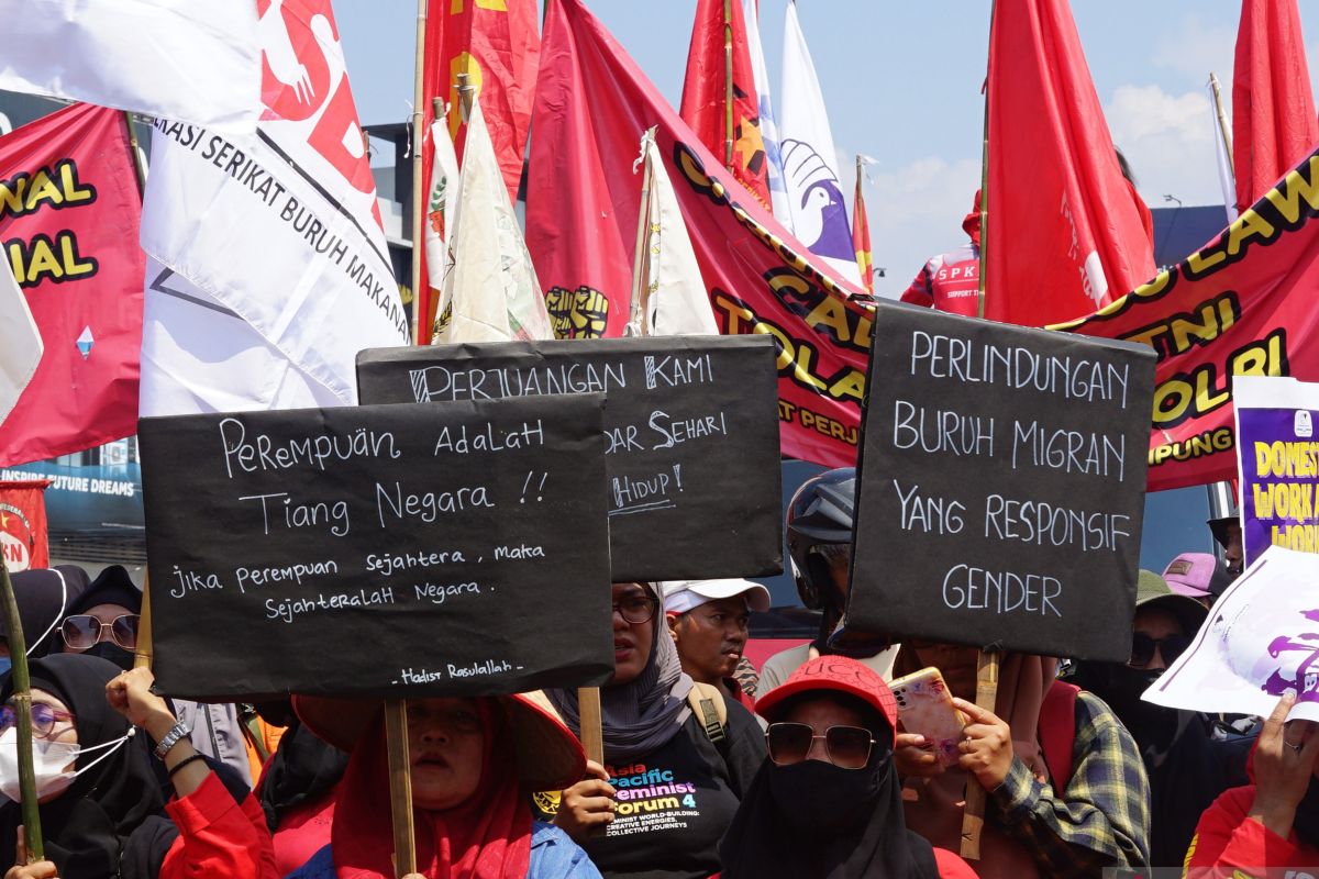 Penghapusan batas usia kerja solusi di tengah PHK