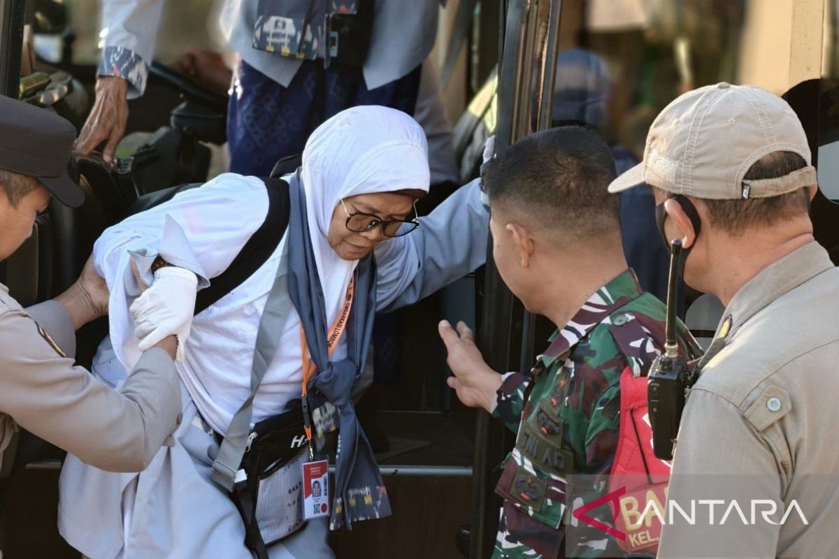 Kloter pertama JCH Embarkasi Lombok mulai masuk Asrama Haji NTB