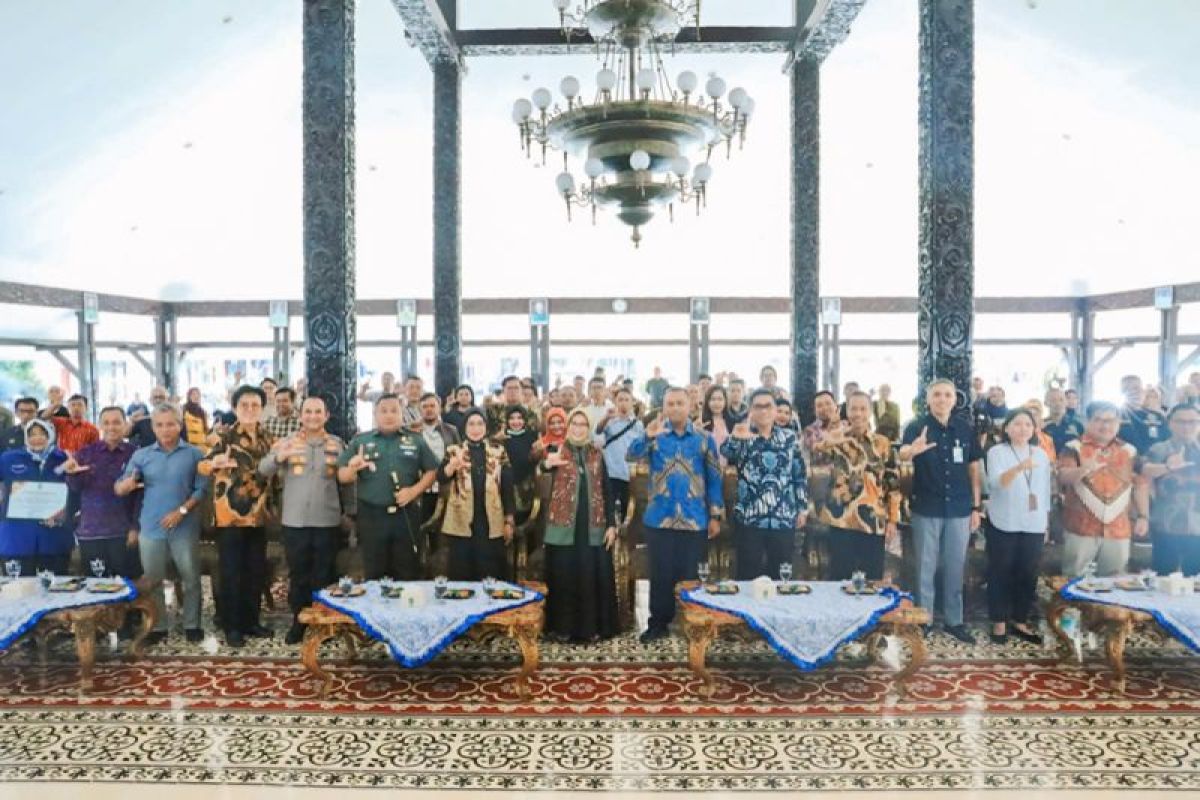 Bupati Lumajang minta pengusaha penuhi hak perlindungan sosial pekerja