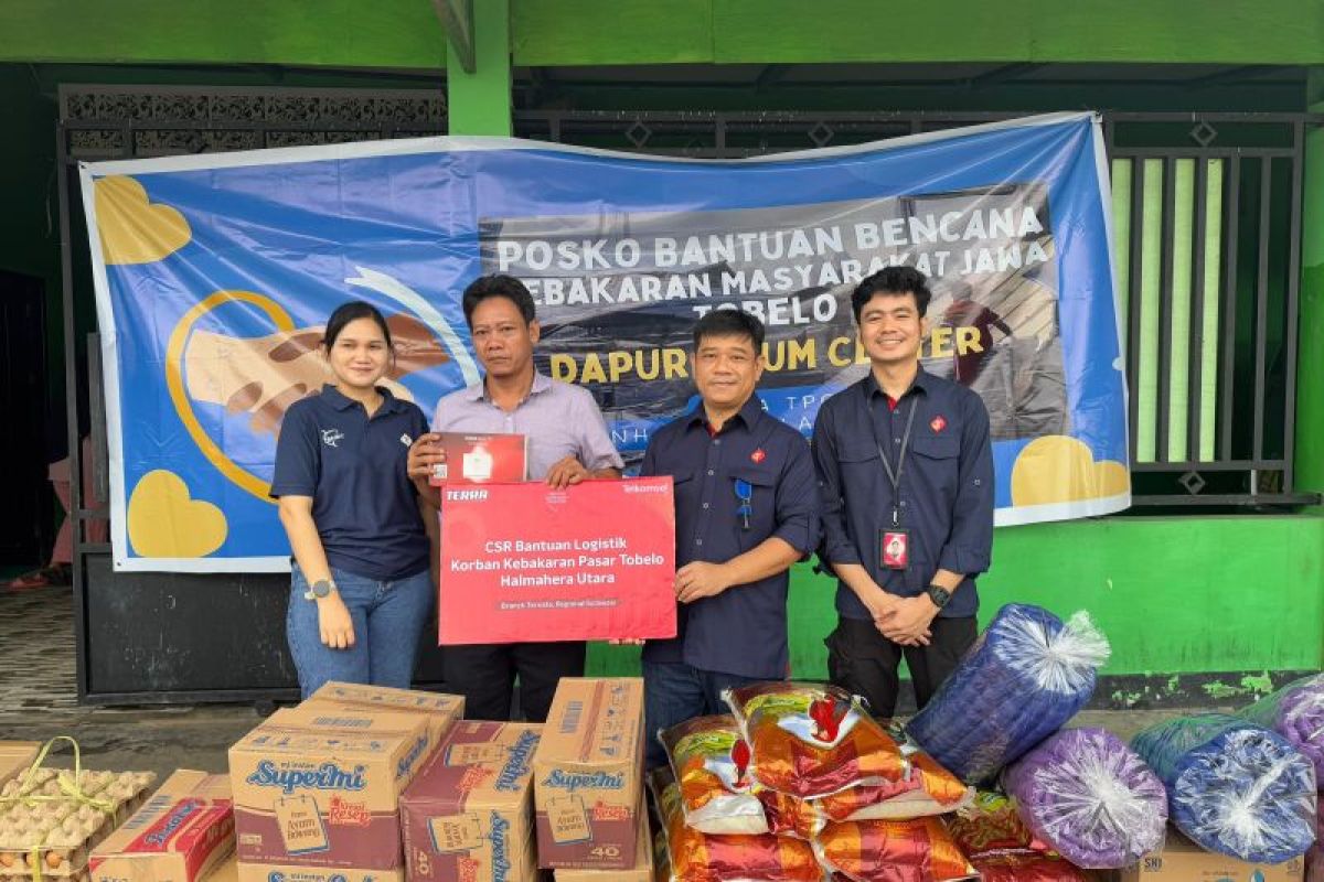Telkomsel salurkan CSR korban kebakaran Pasar Rawajaya Tobelo