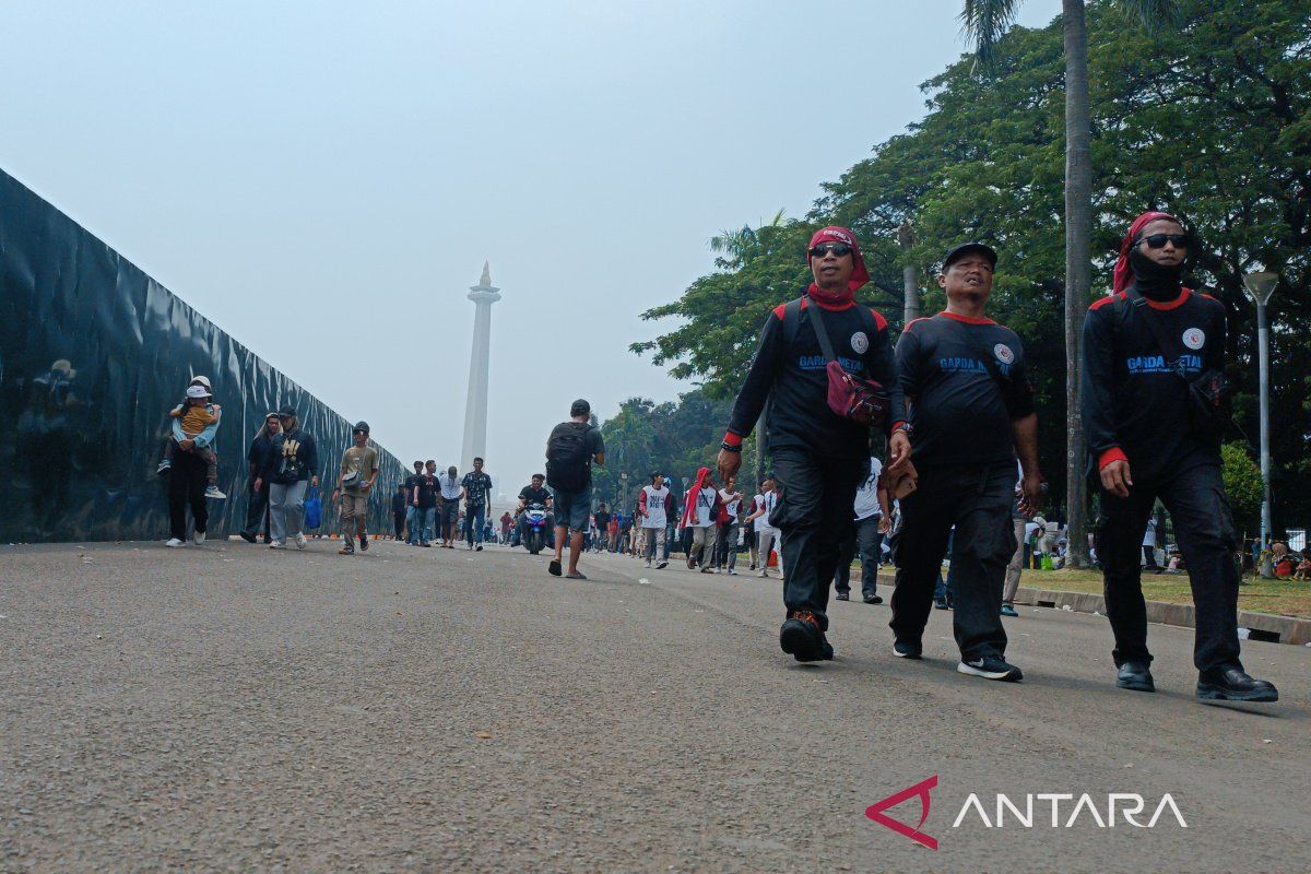 Buruh mulai tinggalkan kawasan Monas