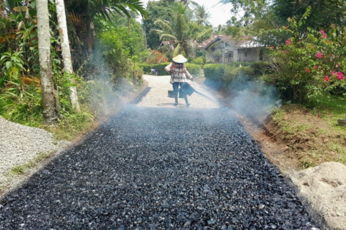 Bantu akses transportasi warga, PTPN IV Regional II Bangun Jalan Desa di Simalungun