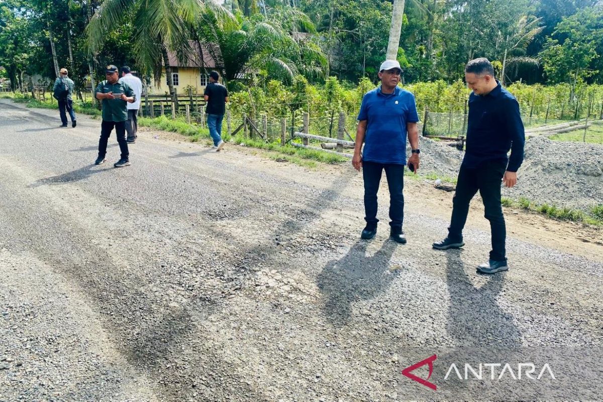 DPRK Aceh Barat temukan jalan hauling batu bara rusak dan dicor semen
