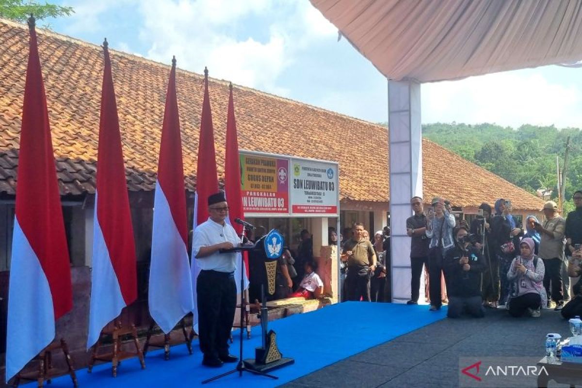 National Education Day: Minister warns against student dropouts