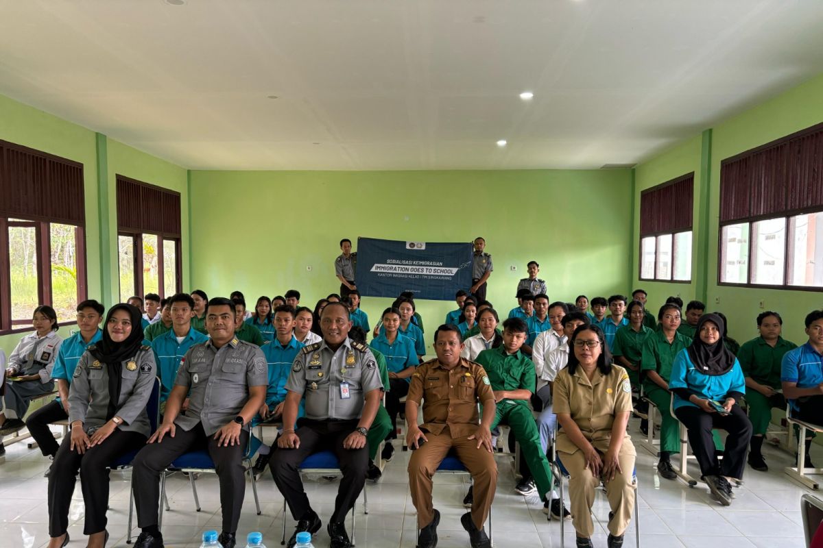 Imigrasi Singkawang sosialisasi keimigrasian di perbatasan 