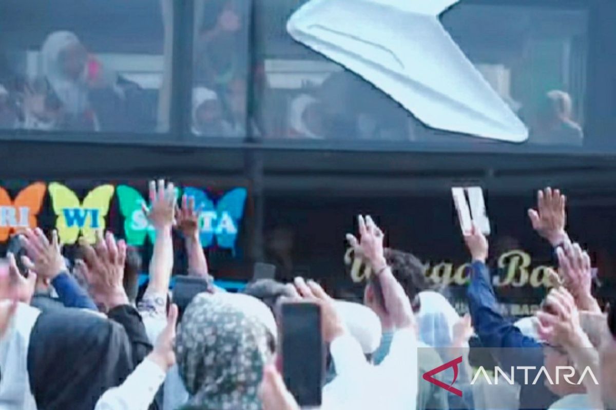 435 calon haji asal Karawang diberangkatkan ke Tanah Suci
