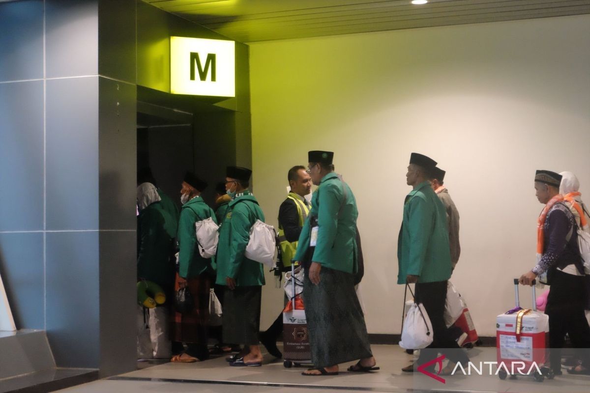 Kloter pertama 376 JCH Jatim diberangkatkan dari Bandara Juanda