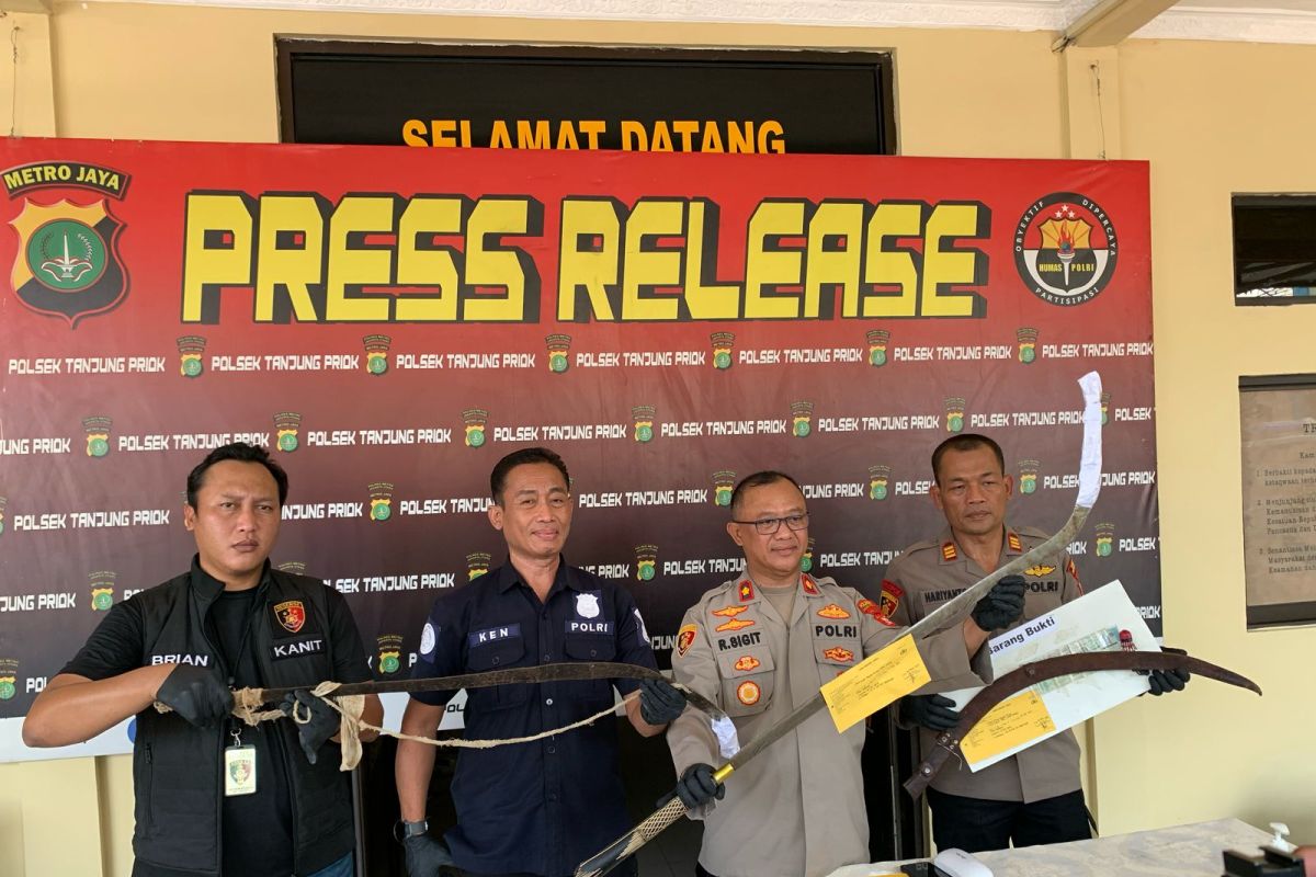 Polisi tangkap dua pelaku pembacokan saat tawuran di Jakut