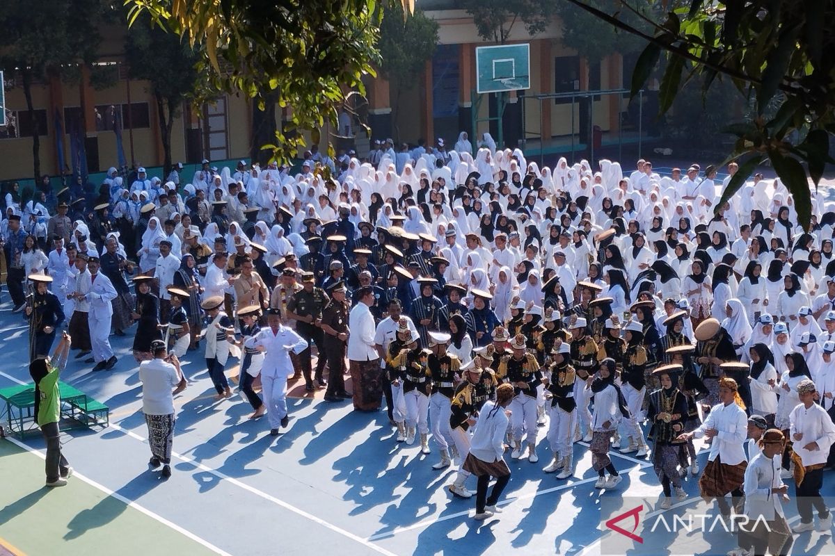 Bupati Kudus  ajak siswa manfaatkan teknologi untuk tingkatkan literasi