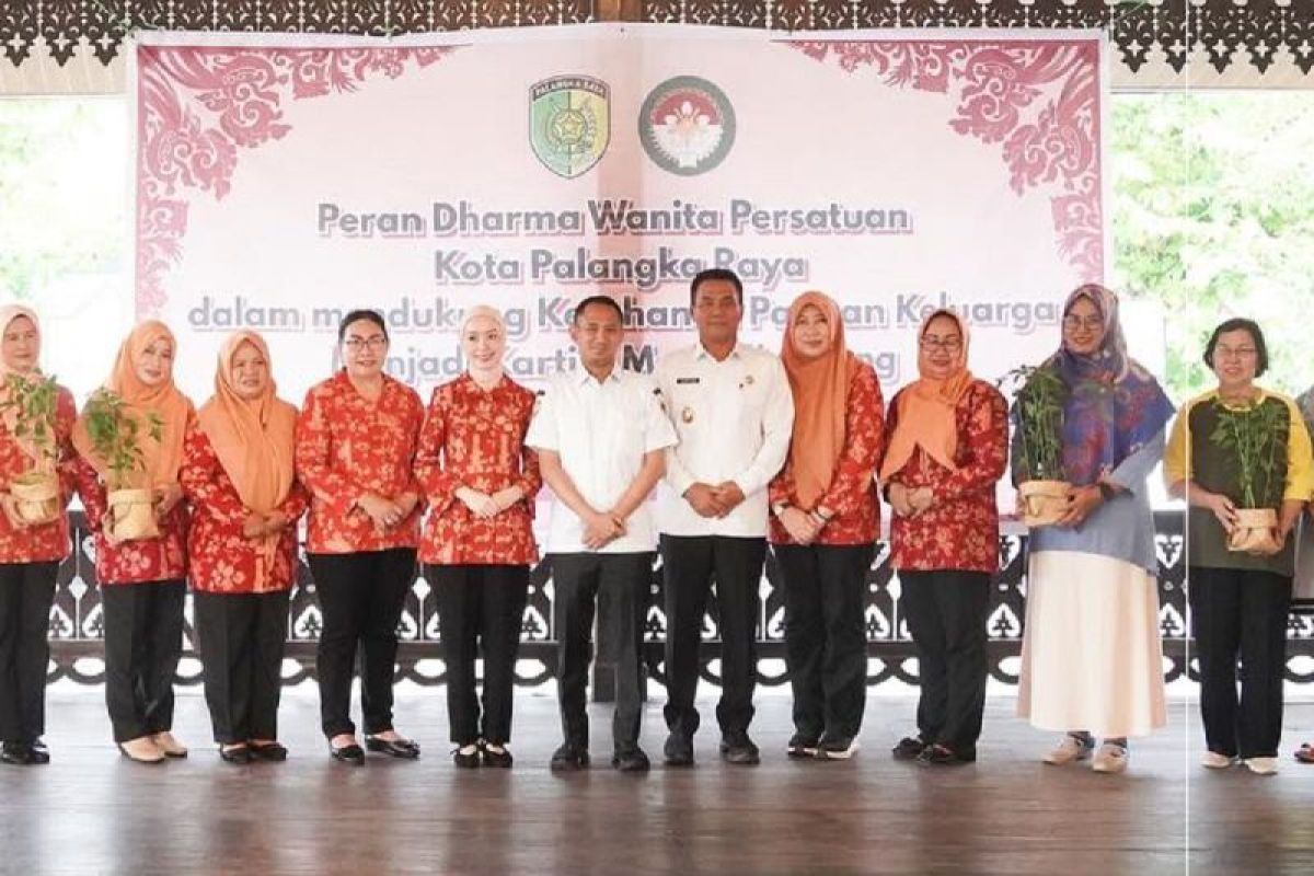Pemkot Palangka Raya bagikan 2.500 bibit cabai untuk 36 KWT