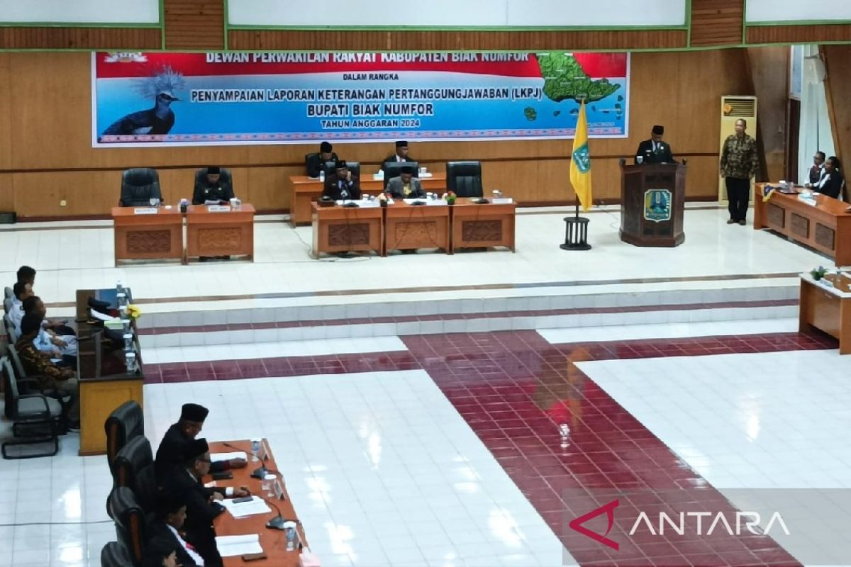 Bupati Biak Numfor sampaikan LKPJ 2024 kinerja pemerintah di DPRK