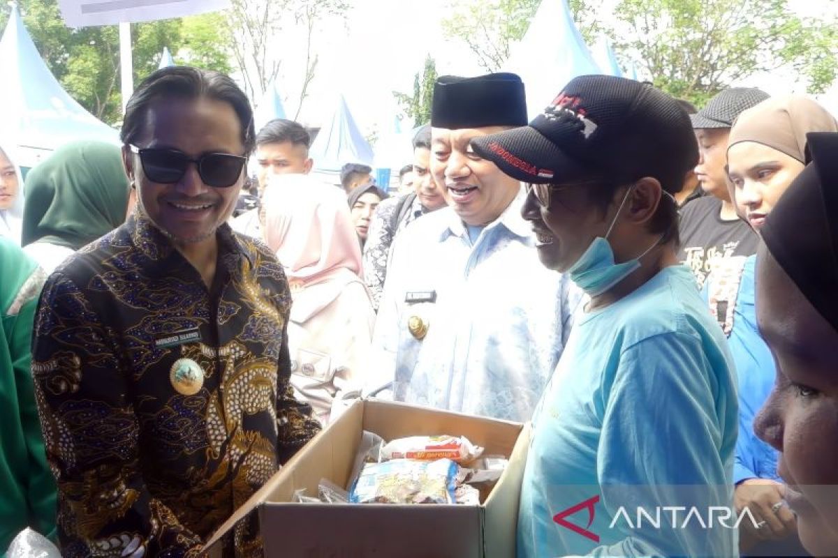6.2 tons waste exchanged for basic food in Banjarmasin